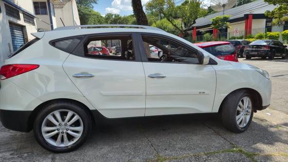 HYUNDAI IX35 2.0 MPI 4X2 16V FLEX 4P AUTOMÁTICO HYUNDAI IX35 2.0 MPI 4X2 16V FLEX 4P AUTOMÁTICO